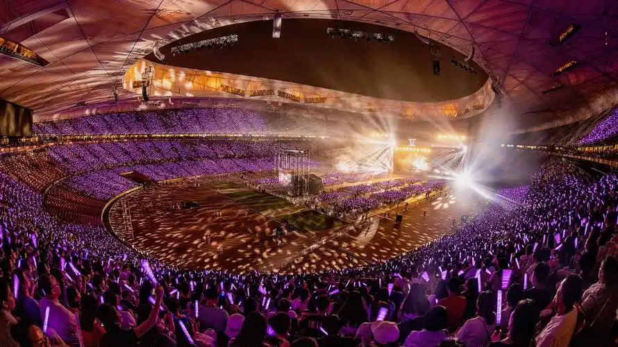 奶奶也疯狂87岁铁粉惊现张杰鸟巢演唱会十余年见证爱豆成长