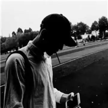 孤独的人最寂寞,男生头像图片-回车桌面