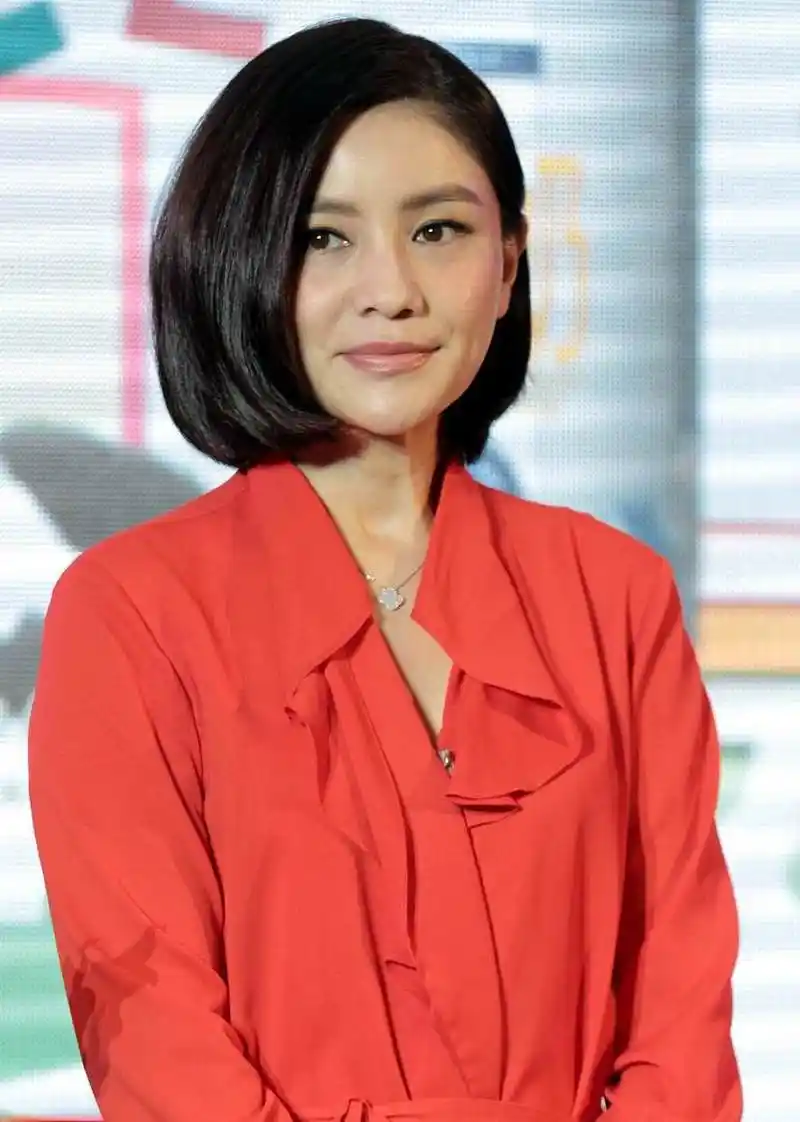 沙溢不让胡可出门工作,胡可哭了.胡可不是感动的哭,而是委屈的哭.