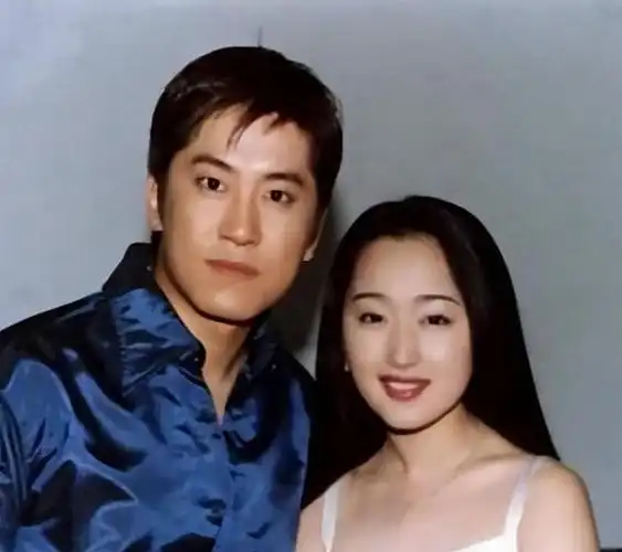 分手的27年后,赖文峰出狱回乡办婚礼隐居,杨钰莹的抉择让人心疼