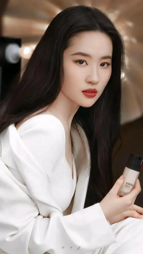 精美图集刘亦菲五官精致优雅大方