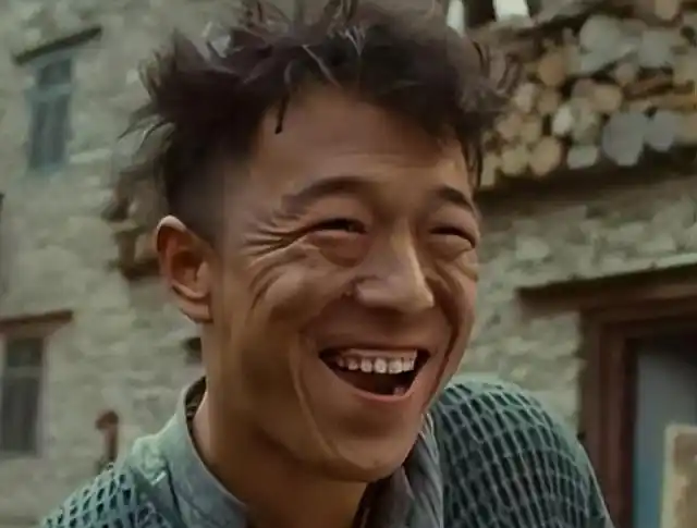 "实力影帝"黄渤,遇到电眼美女汤晶媚,也忍不住要多看几眼