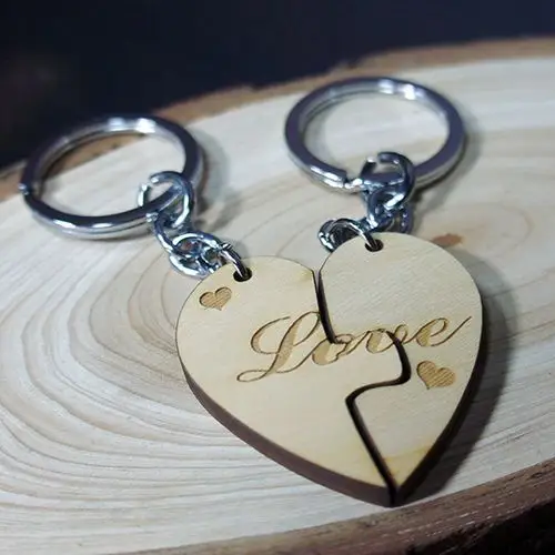 爱心造型钥匙圈最适合送情人节礼物!一人一半感情才不会散!