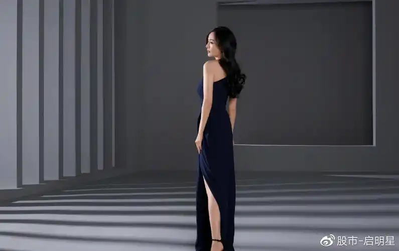 34岁杨幂怼脸拍太惊艳皮肤紧致光滑无瑕疵长腿蜂腰背影迷人