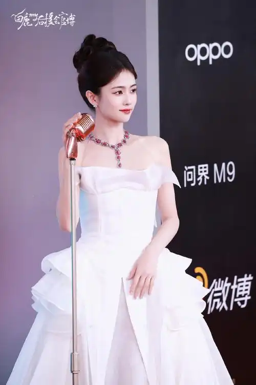 微博之夜红毯返图 | 恭迎公主殿下78@白鹿my