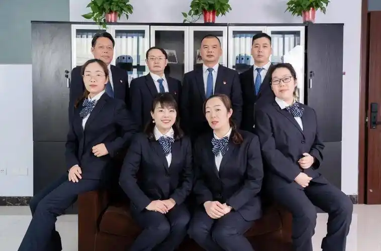 有一种记忆叫做全家福许昌公司组织机关干部员工开展集体合影活动