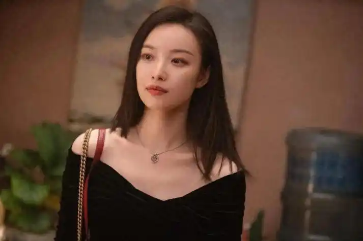 回顾事实证明美而自知的倪妮跳进了她自己的美貌怪圈