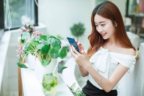 春日里的色彩huaweinova青春版美女图赏