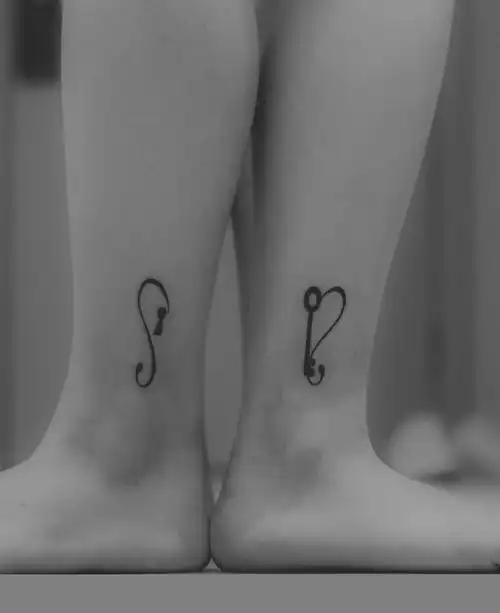 个性简单低调的腿部情侣纹身图案