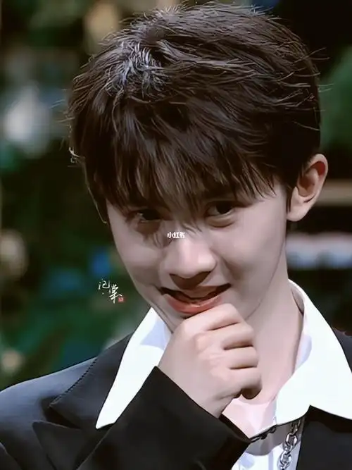 马嘉祺好喜欢猫猫笑啊