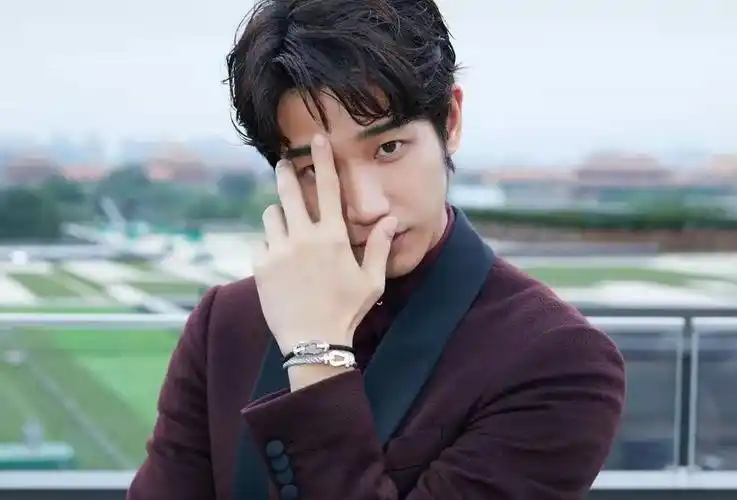 刘以豪成田馥甄师弟,拍mv霸气脱衣,单曲在生日当天即上架?