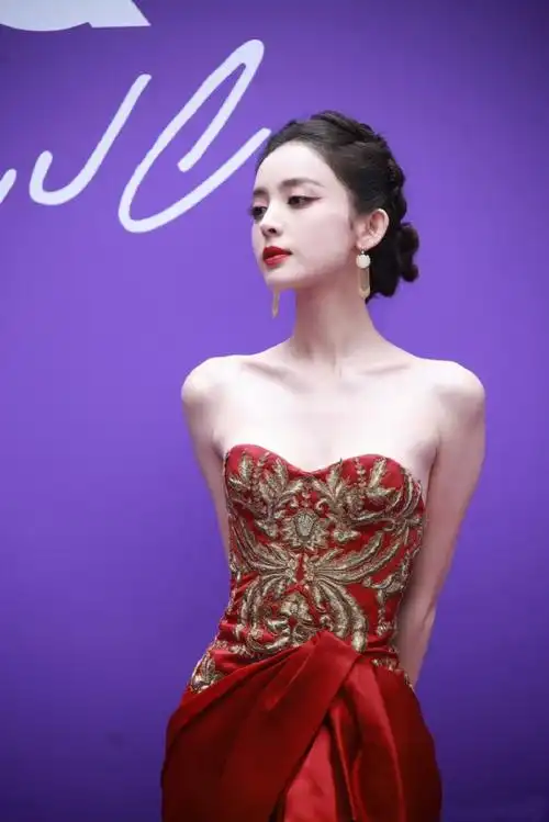 娜扎依然是美神#古力娜扎#瘦的手上青筋凸现#古力娜扎生图#无锡