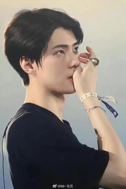 记住 帅就一个字跟哥一辈子 吴世勋  南韩仙子 !