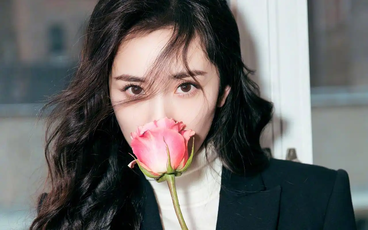 杨幂典雅性感高清桌面壁纸