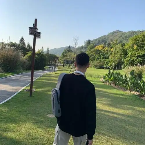 林峯戴口罩外出野餐暗戳戳秀恩爱 晒老婆视角超甜