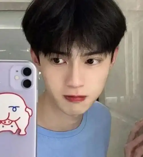 男生自然蓬松碎发,打造清新型男形象