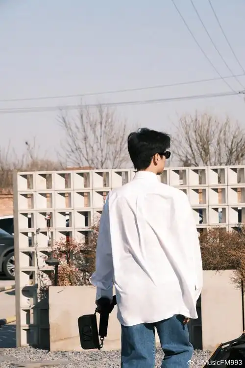 期待杨洋在未来的日子里带给我们更多精彩的表现!