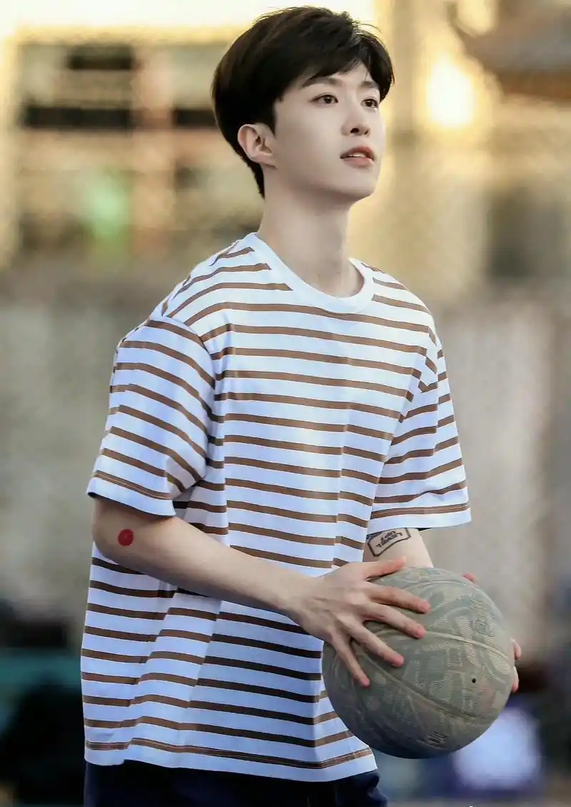 我真的会上头 #纯情男高 #范丞丞 绝美壁纸 - 抖音