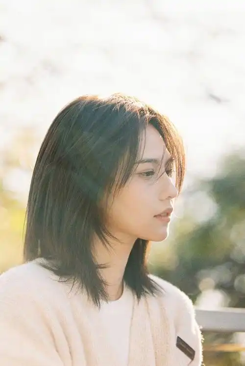 我的天啦,@姜珮瑶 这套胶片写真太好看了……__财经头条