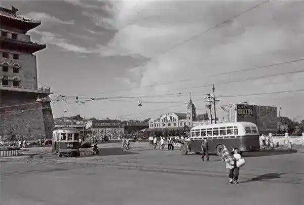 老照片解放初期的北京城最中国的铁道风景线