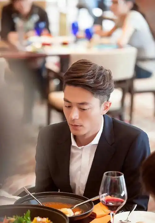 网友晒与霍建华合照##网友偶遇霍建华逛街