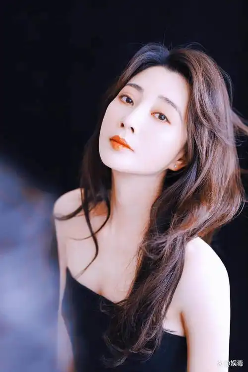 40加女明星状态:秦岚少女感十足,曾黎高贵优雅,刘涛温柔可人