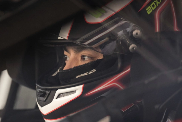 两次被罚丢冠吴亦凡跨界赛车一度登领奖台不甘心仅获第12名