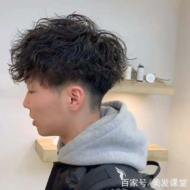男生烫发发型,纹理烫更受欢迎,简单又时尚