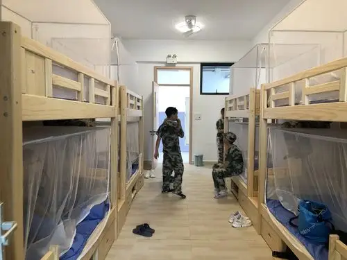 餐后,大家回到各自宿舍进行午休.