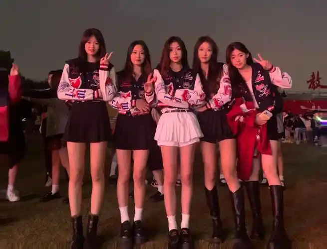 结束啦!#校庆#女团#校园晚会好嗨哟 - 抖音