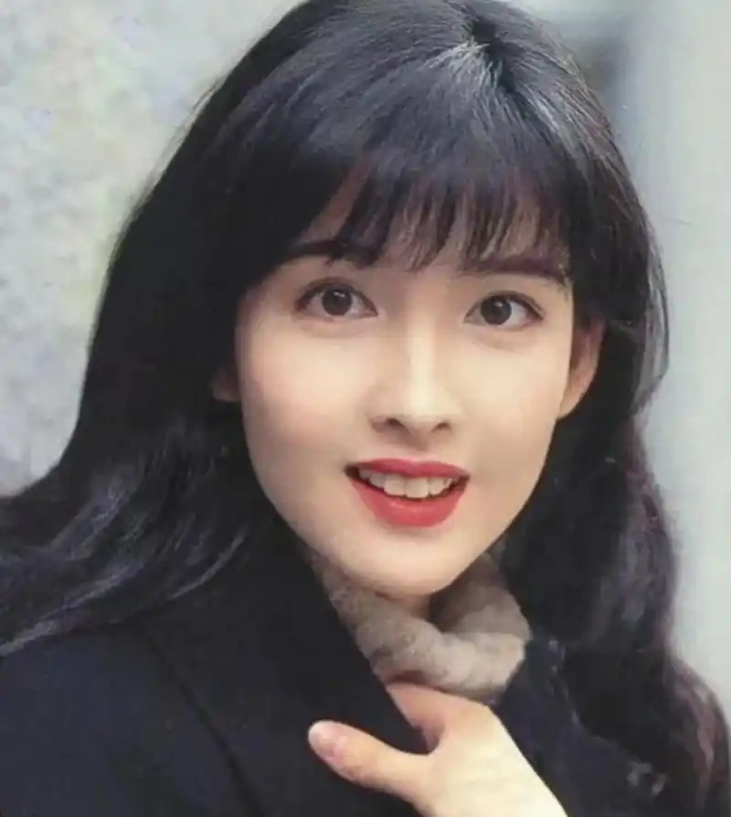 周慧敏年轻时真的很漂亮了,太美~!