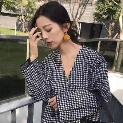 韩系个性女生微信头像超拽冷漠 酒比男人好只伤身不伤心