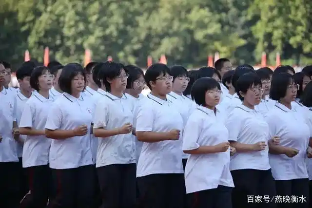 衡水二中举行2021级高一新生军训会操表演