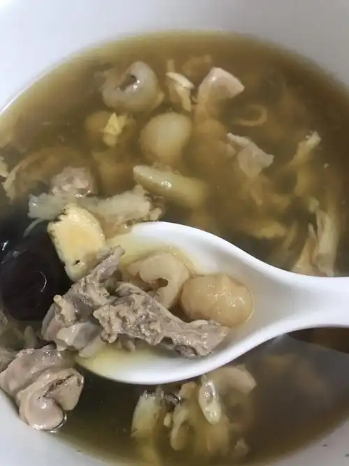 出水过冷河然后将汤料,羊胎盘放去炖盅度,加水矿泉水,炖四个钟,放盐