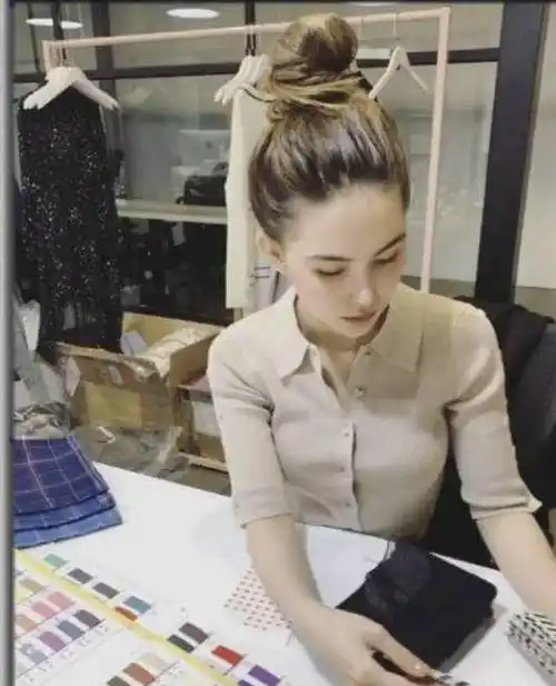 天王嫂多难当昆凌结婚5年依旧不敢胖小码衣服都撑不起来