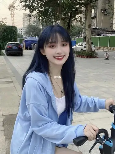 上海染发 好不夸张的发色 显白发色 蓝黑色_发色_发型_显白_染发