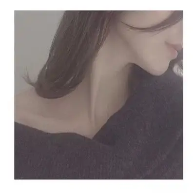 狂欢是一群人的孤单 自截头像 女生头像 锁骨很漂亮