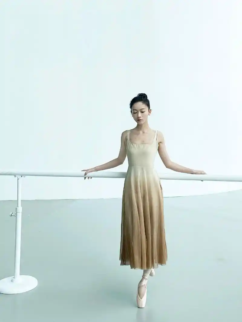 > 吴谨言芭蕾舞写真花絮图片(5/7)