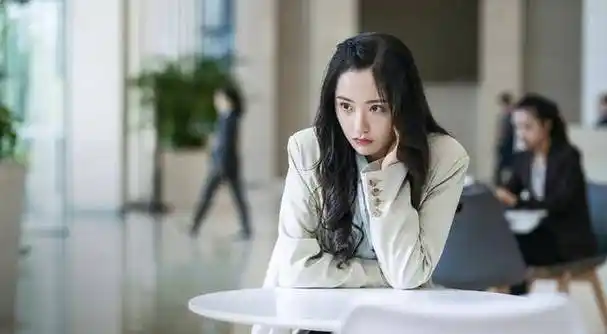 《暴风眼》苗露的结局,让观众沉默了!_程雷_马尚_敌人