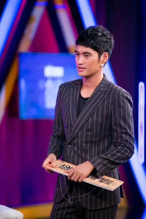 p>袁弘,1982年8月23日出生于湖北省武汉市,中国内地影视男演员,毕业