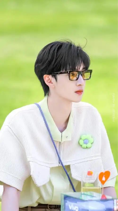 严浩翔yhx绝美安利美颜图楼