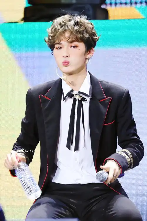 考啊6年来都坦坦荡荡的我来翻翻以前的朱正廷帅气又可爱@theo-朱正廷