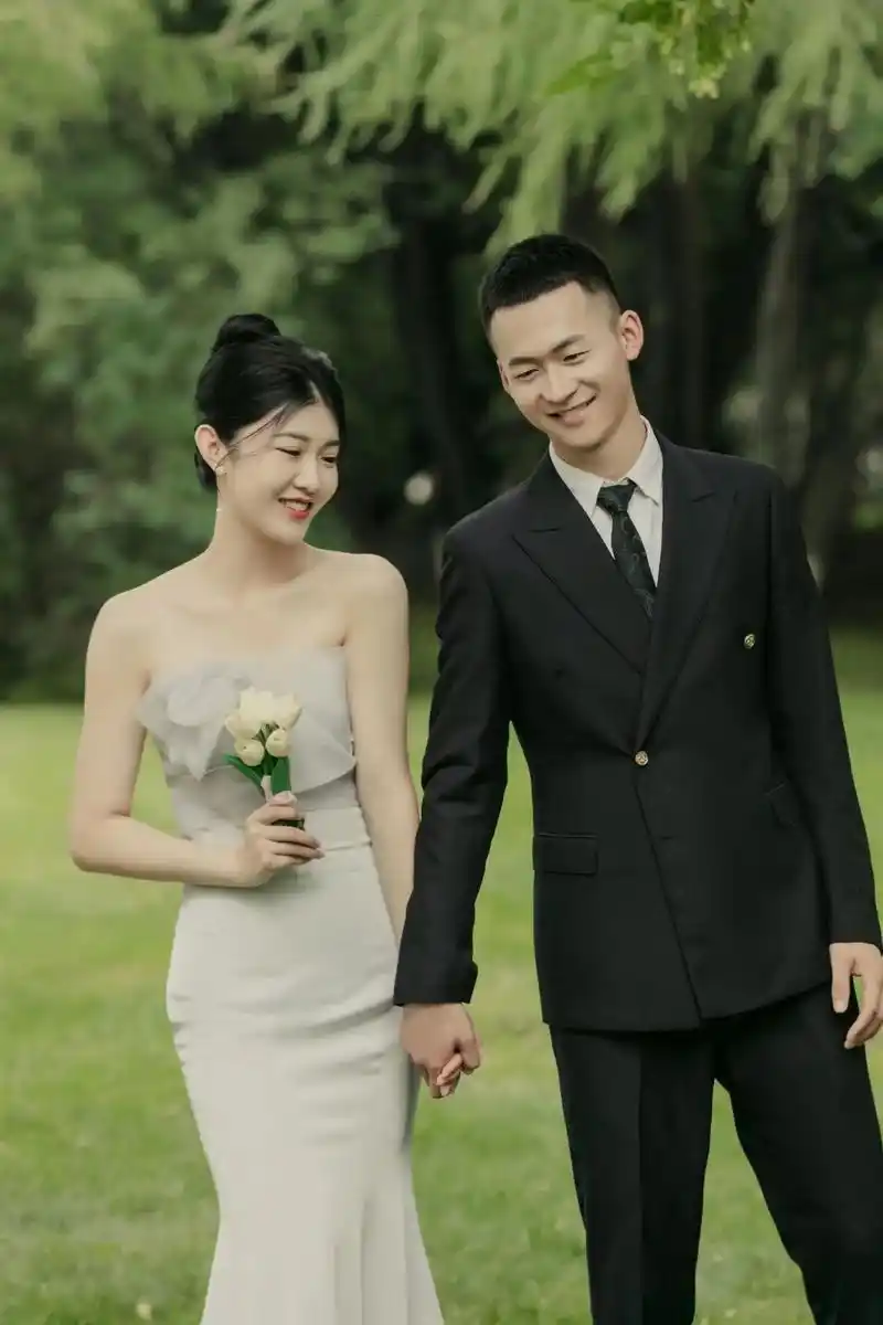 婚纱照 每一张都拉手手@杨洋生气集锦 #杨洋走丢名场面 - 抖音