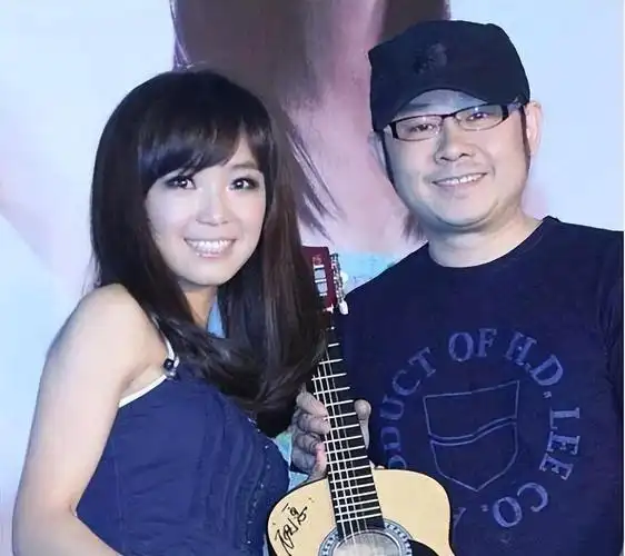 回顾刀郎前妻杨娜生下女儿40天便跑路今刀郎幸福美满她后悔吗