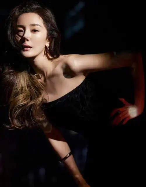 收藏杨幂大波浪造型真的太美啦