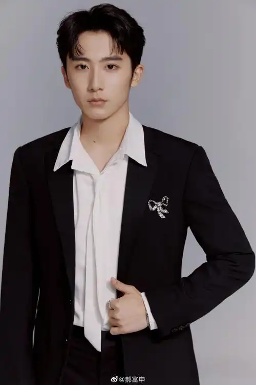 郝富申像个红毯ai一样