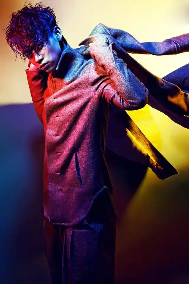 时尚潮男魏晨高清手机壁纸