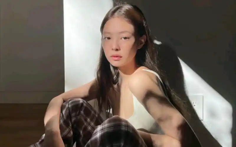 blackpink最新ins图智秀和jennie