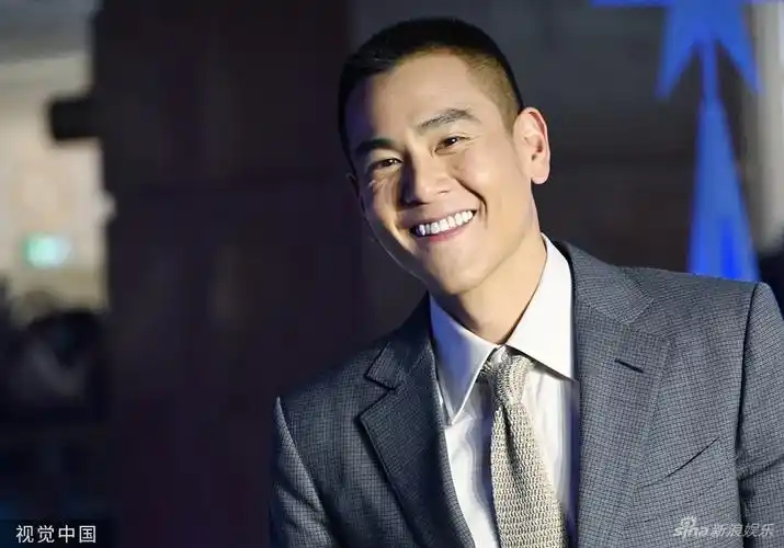 组图:彭于晏板寸短发man爆坏笑痞帅 想去观赛冬奥会_高清图集_新浪网