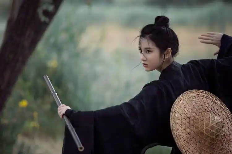 张慧雯剑客造型古风写真图片59